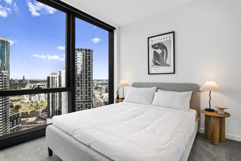 2BR Apt with Modern Amenities, Pool & Gym Near Casino Apartment in Southbank