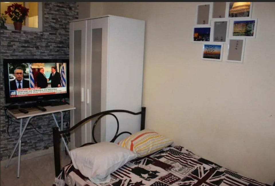 Communal lounge/ TV room, Bed, TV and multimedia, Bedroom