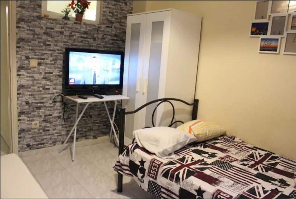 Communal lounge/ TV room, Bed, TV and multimedia, Bedroom