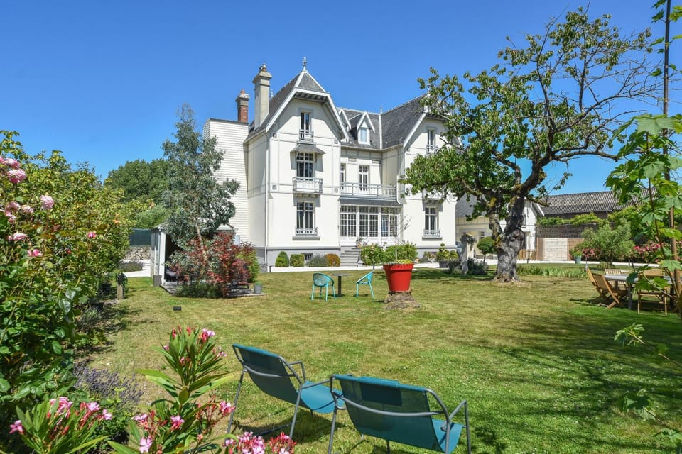Property building, Garden