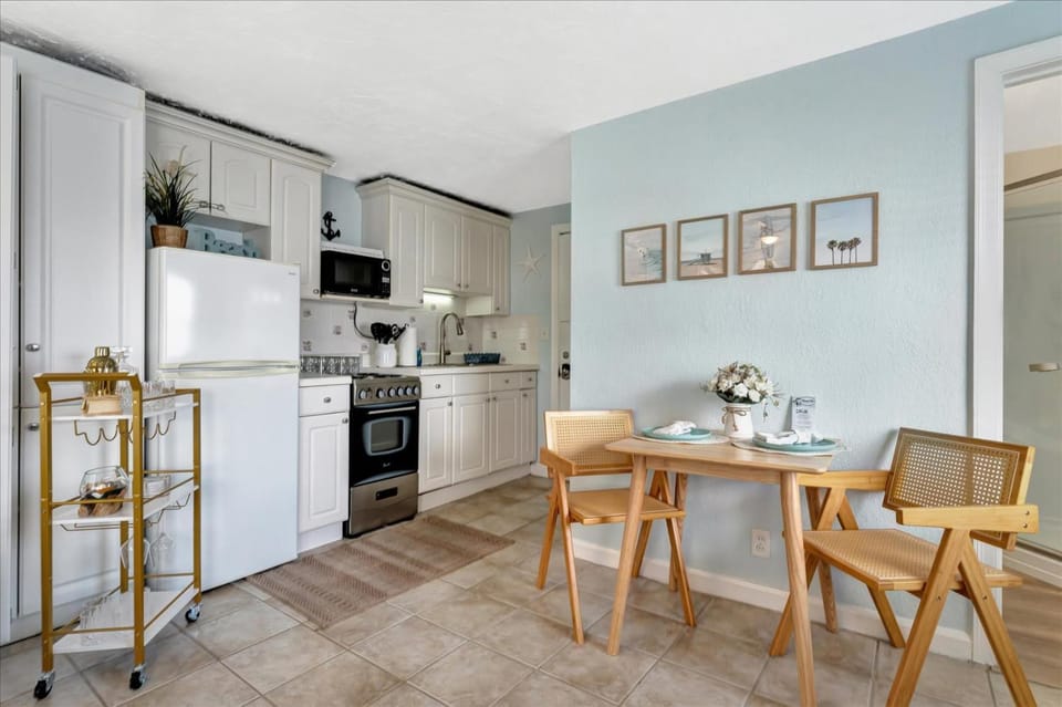 Clearwater Beach Waterview Condo & Heated Pool Apartment in Clearwater Beach