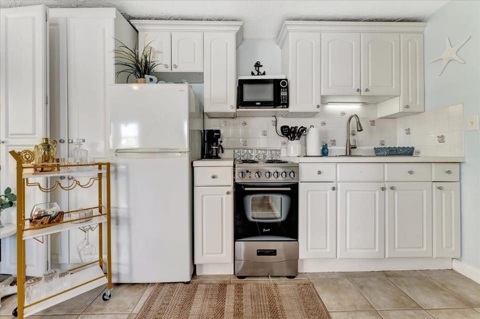 Clearwater Beach Waterview Condo & Heated Pool Apartment in Clearwater Beach