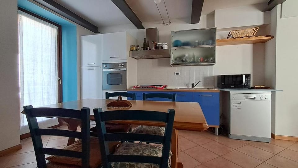 Kitchen or kitchenette, Dining area, dishwasher, oven, stove