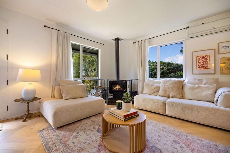 Living room, fireplace, air conditioner