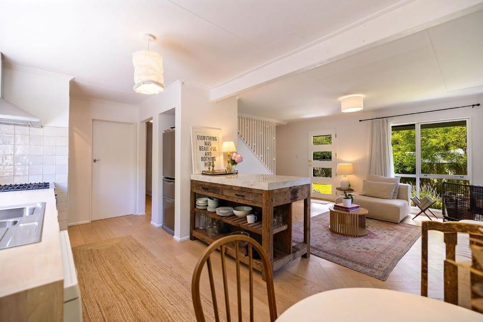 Kitchen or kitchenette, Living room