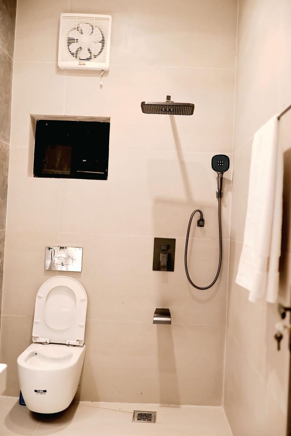 Shower, Toilet, Bathroom, towels