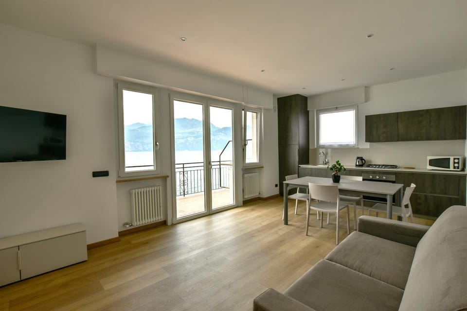 Dining area, kitchen