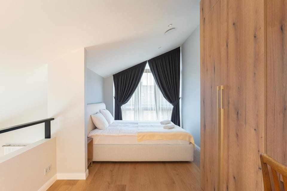 Modern 80kvm Apartment I Balcony I Parking I ᴄᴏʜᴏsᴛ Apartment in Klaipėda