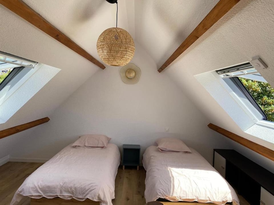 Bed, Photo of the whole room, Bedroom
