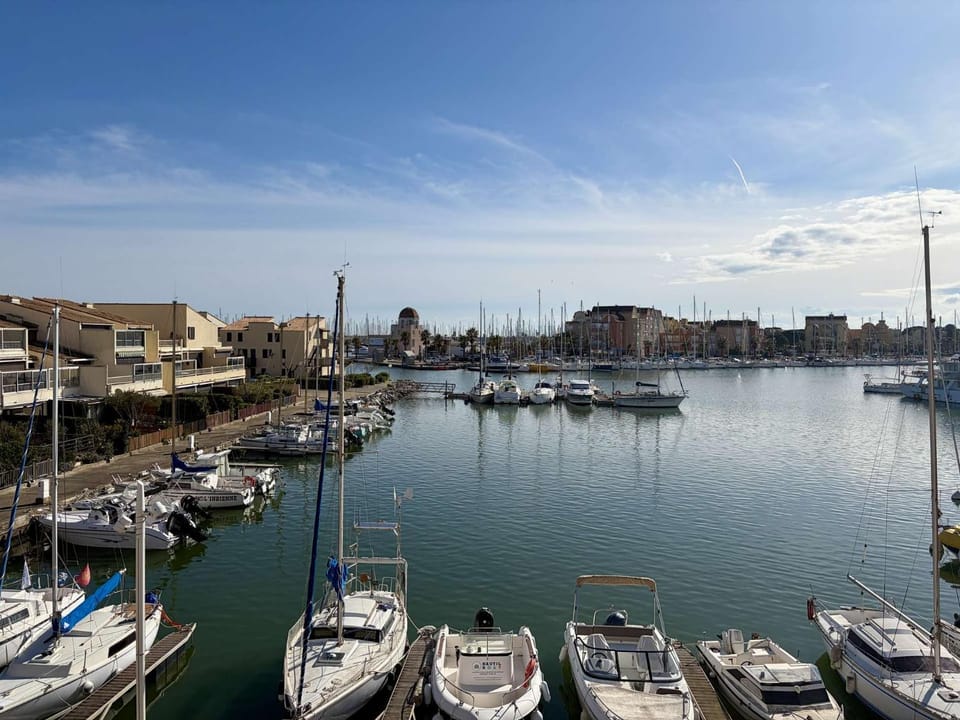 Appartement avec vue port et parking privatif - GN580-025 Apartment in Gruissan
