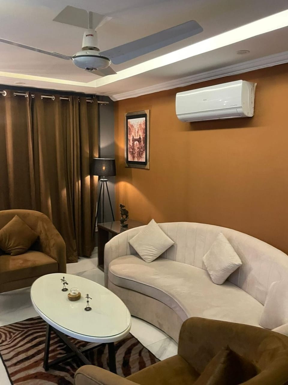 2bedroom Luxury apartment Comfy selfcheck-in Apartment in Lahore