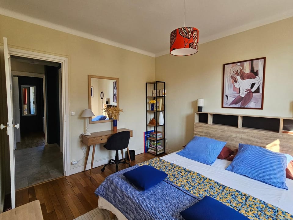 Bed, Photo of the whole room, Bedroom