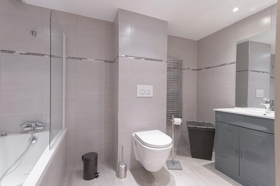 Shower, Toilet, Bathroom, Bath