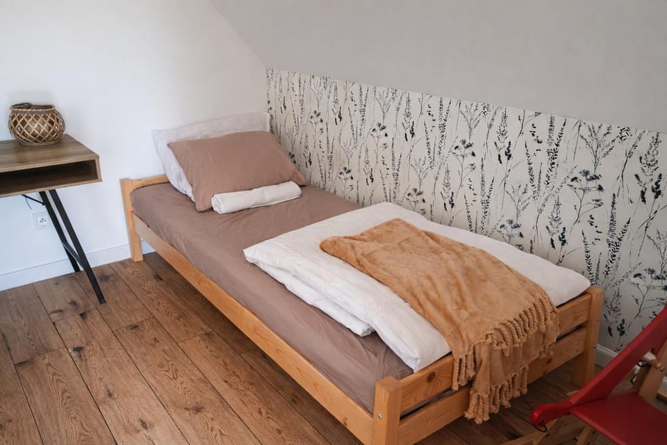 Bed, Photo of the whole room, Bedroom, towels