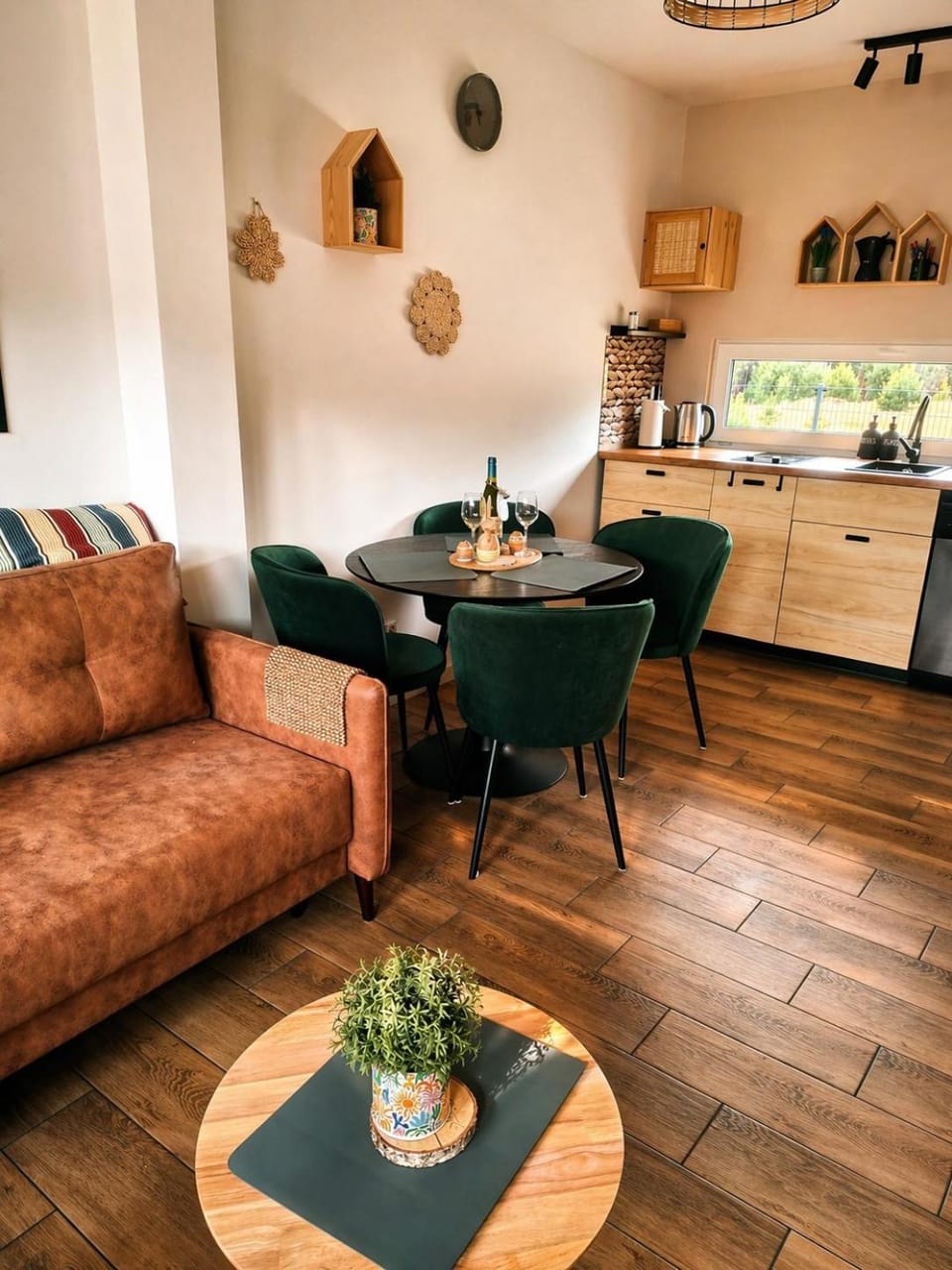 Property building, Kitchen or kitchenette, Living room, Dining area
