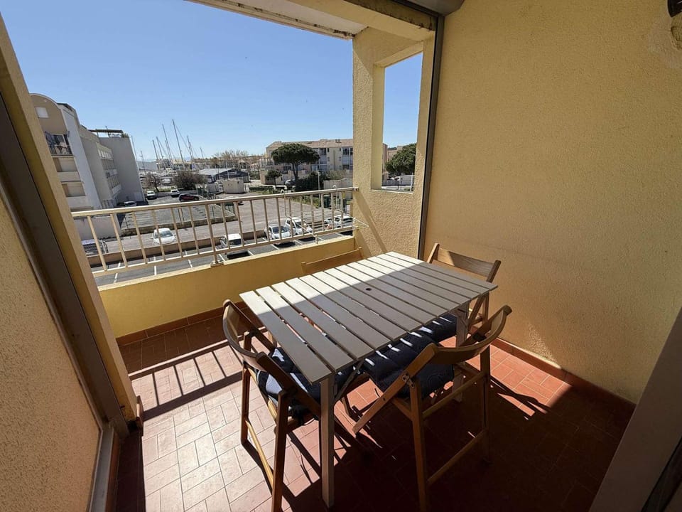 AIG 62 – Studio cabine – Résidence Voile d’Oc – Gruissan – 4 personnes Cabin in Gruissan