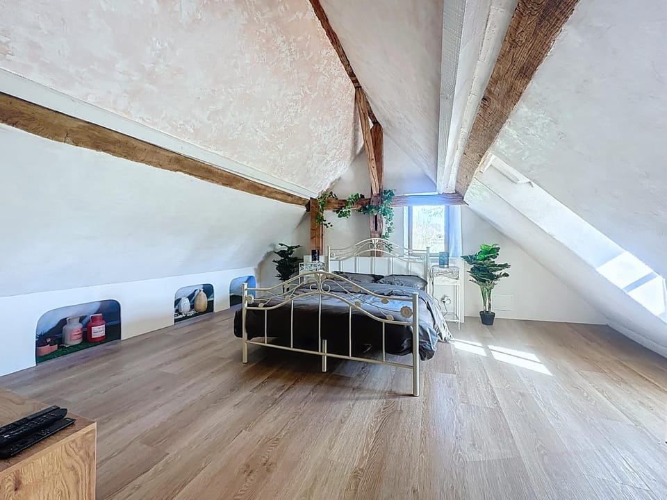 Bed, Bedroom
