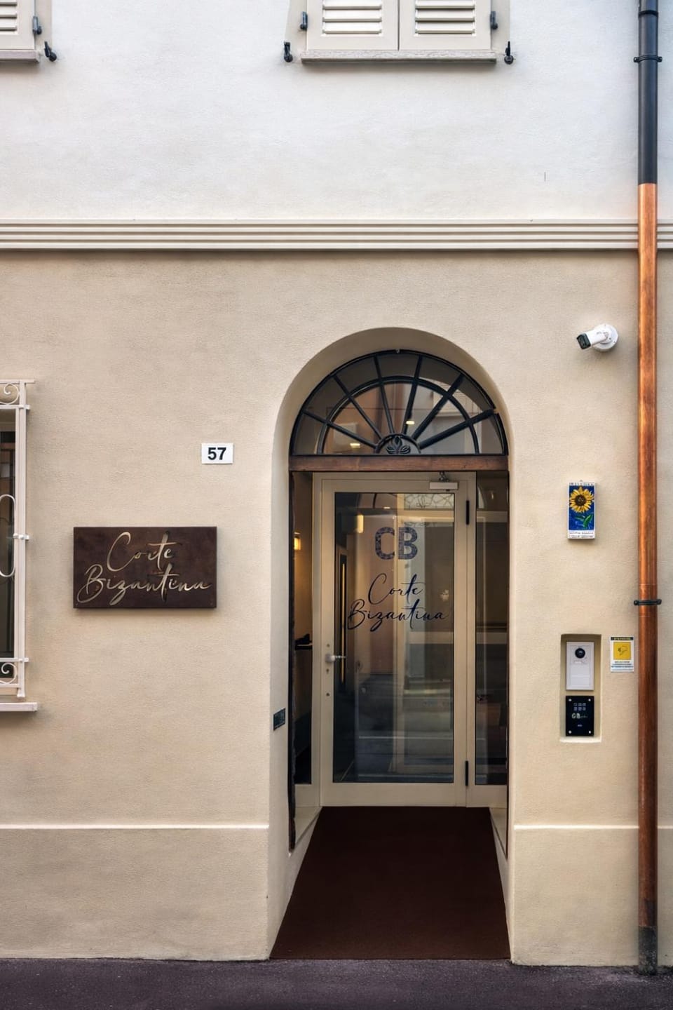 Facade/entrance