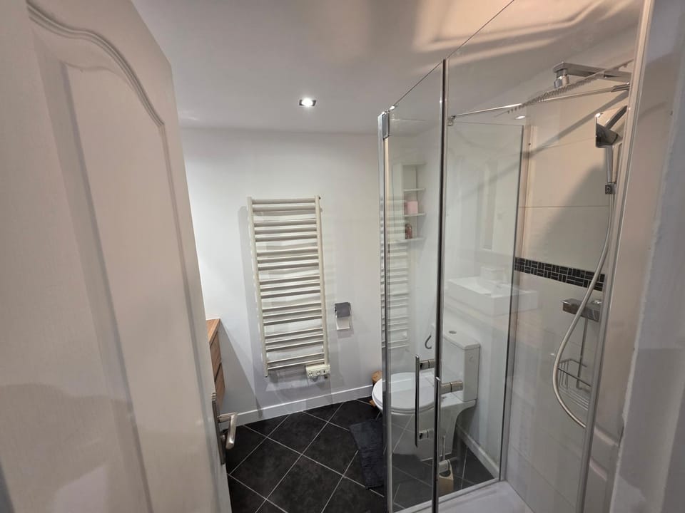 Shower, Toilet, Bathroom, washing machine