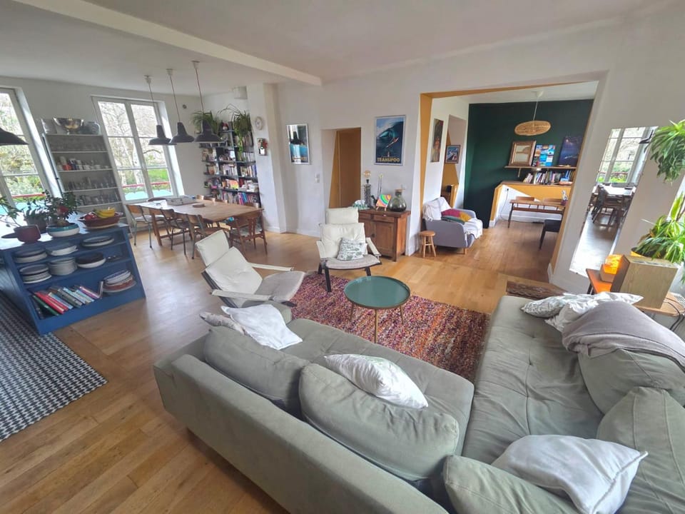 Grande maison familiale avec jardin proche forêt, canal, centre ville, gare House in Île-de-France
