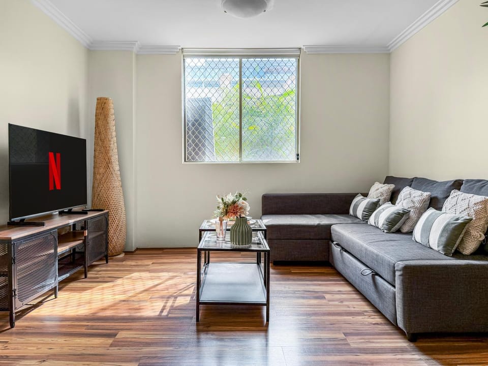Communal lounge/ TV room, TV and multimedia, Living room, Seating area