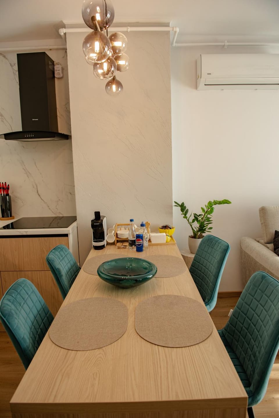 Dining area, kitchen