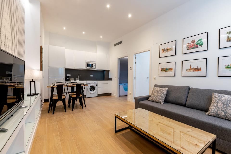 TV and multimedia, Kitchen or kitchenette, Living room, Dining area