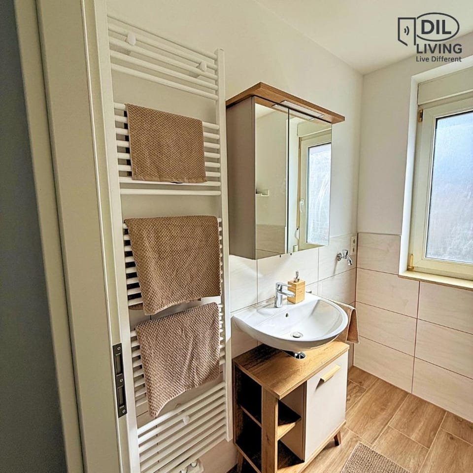 Modern - zentral - Studio mit Küche - Self Check In Apartment in Hesse