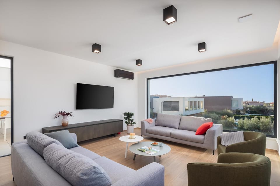 Communal lounge/ TV room, Living room