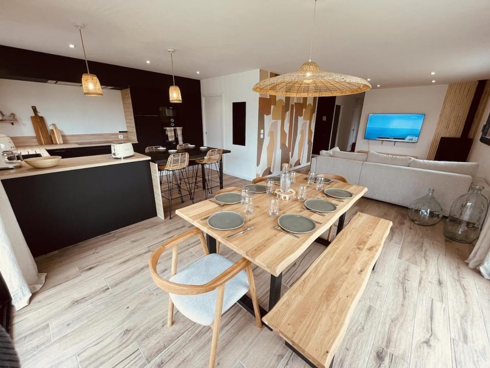 Kitchen or kitchenette, Living room, Dining area