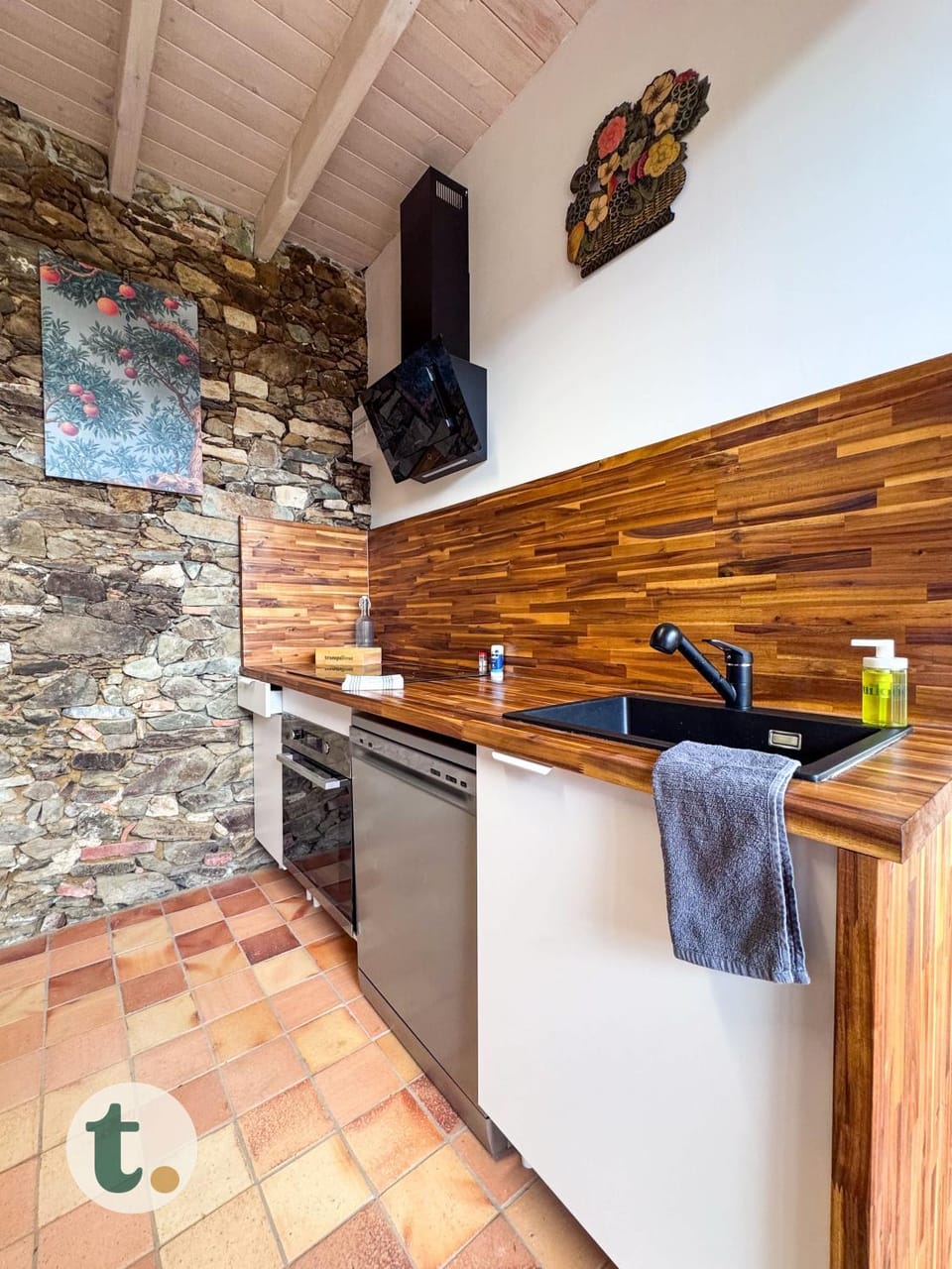 Kitchen or kitchenette, oven, stove