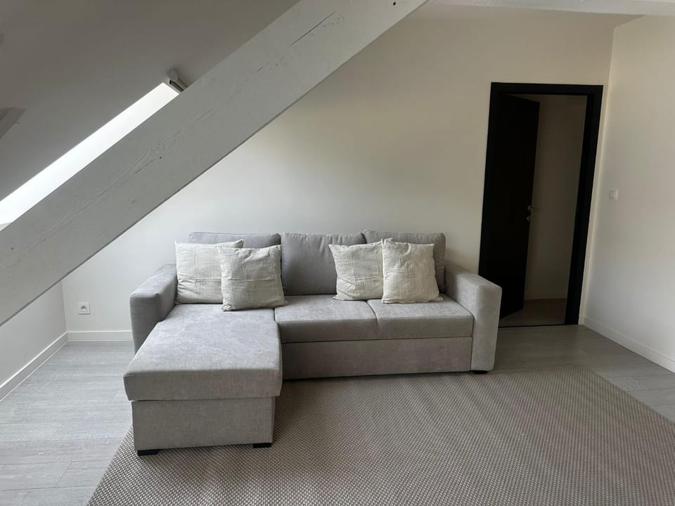 Bed, Seating area, Bedroom