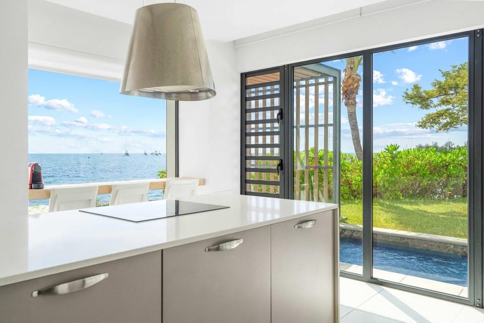 The Pearl Villa - Sunset & Oceanfront Villa Villa in Rivière Noire District, Mauritius