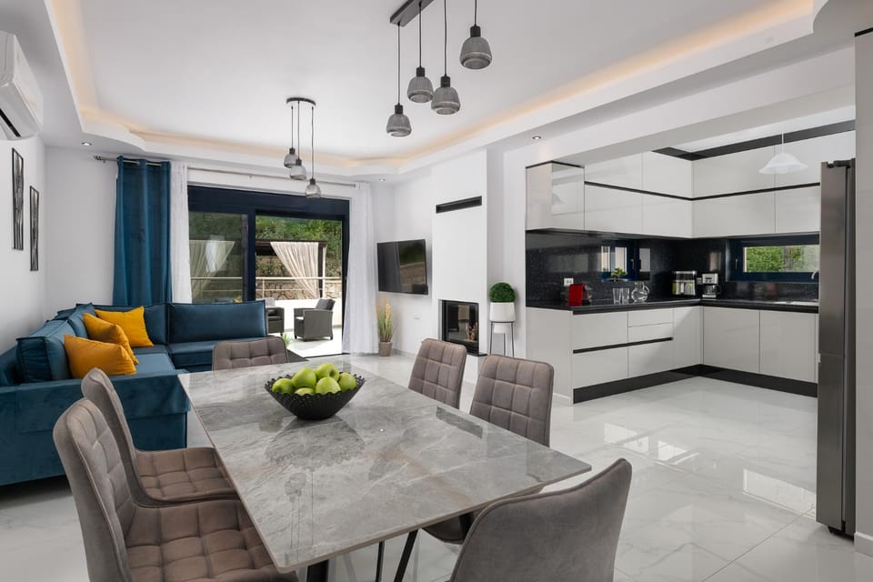 TV and multimedia, Kitchen or kitchenette, Living room, Dining area