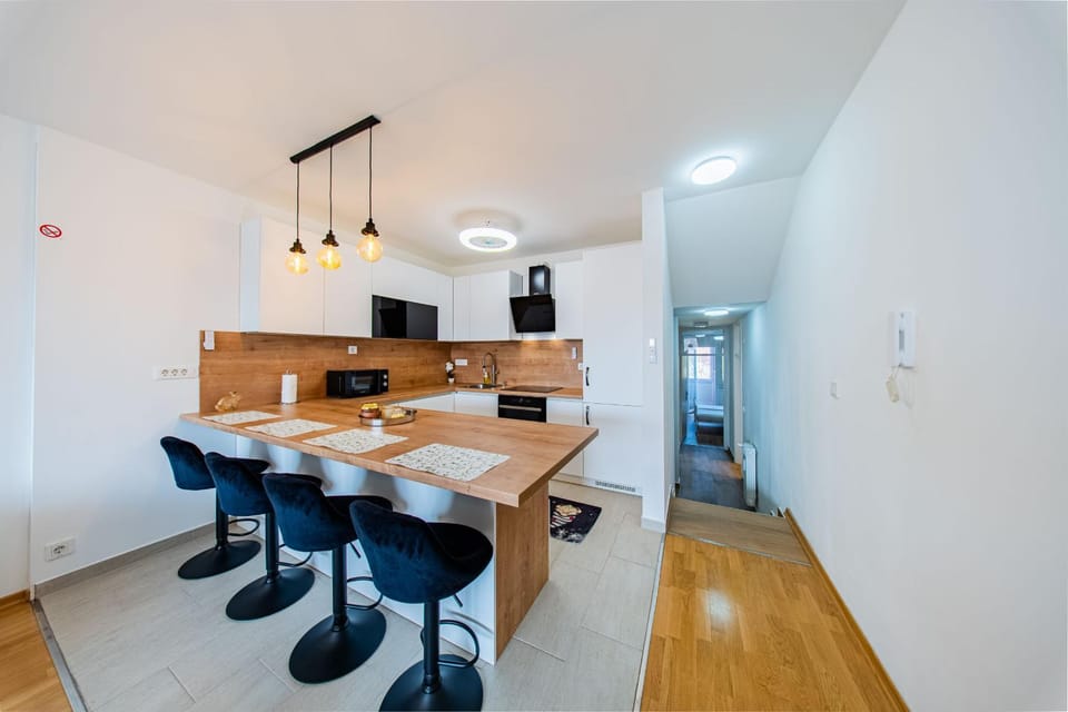 Kitchen or kitchenette, Dining area, microwave, oven, stove