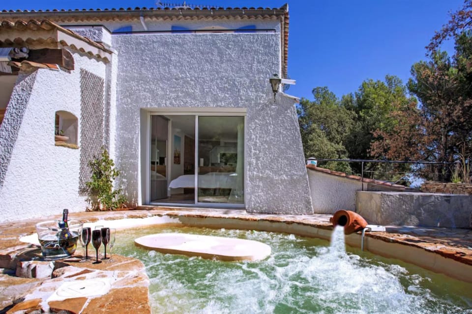 Luxury Six-Fours villa with Pool and Jacuzzi House in Six-Fours-les-Plages