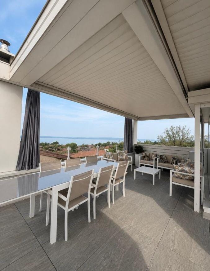 Appartamento Vista Lago con terrazza esclusiva Apartment in Lake Garda