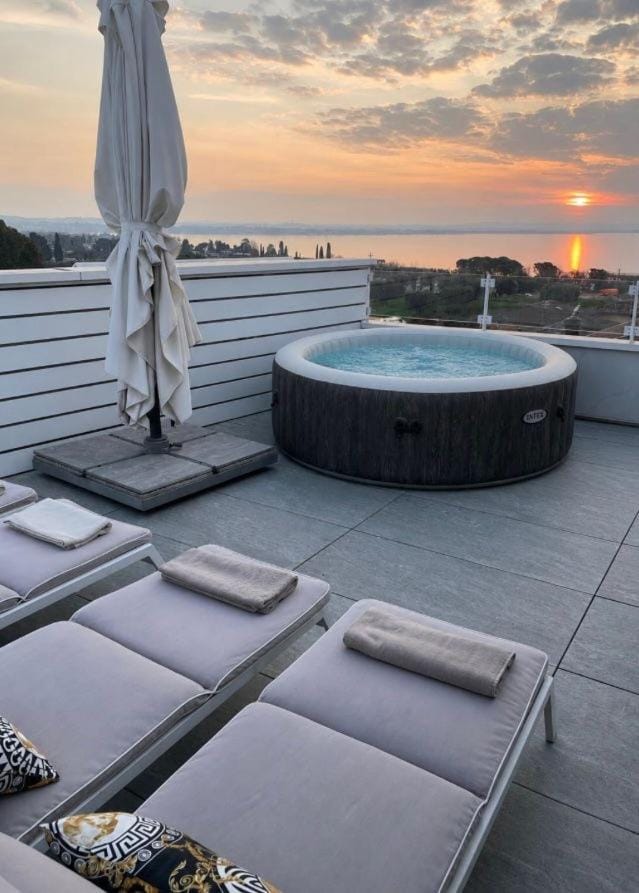 Appartamento Vista Lago con terrazza esclusiva Apartment in Lake Garda