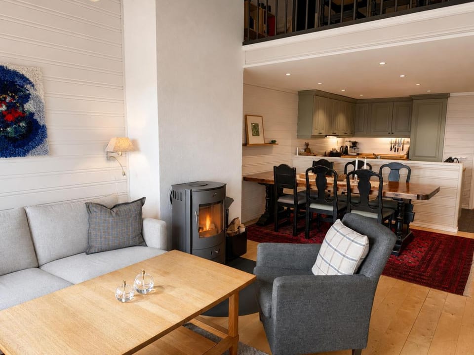 Living room, Dining area