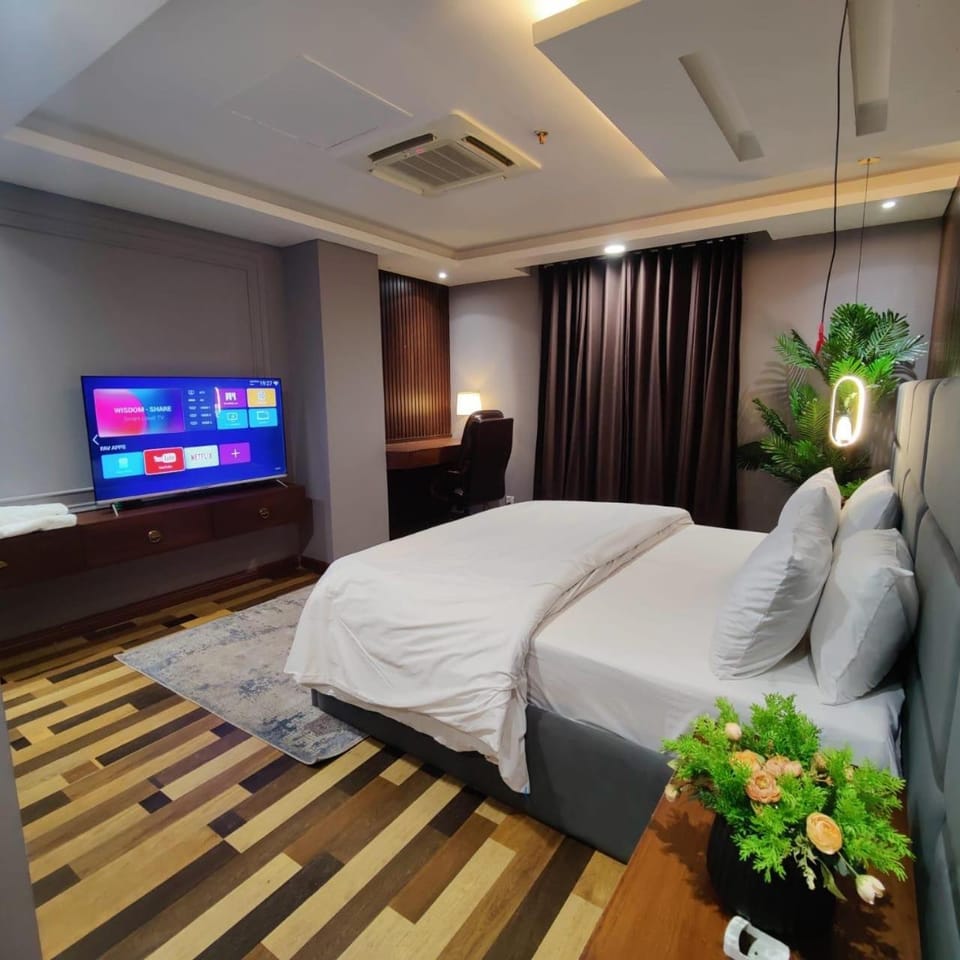 Communal lounge/ TV room