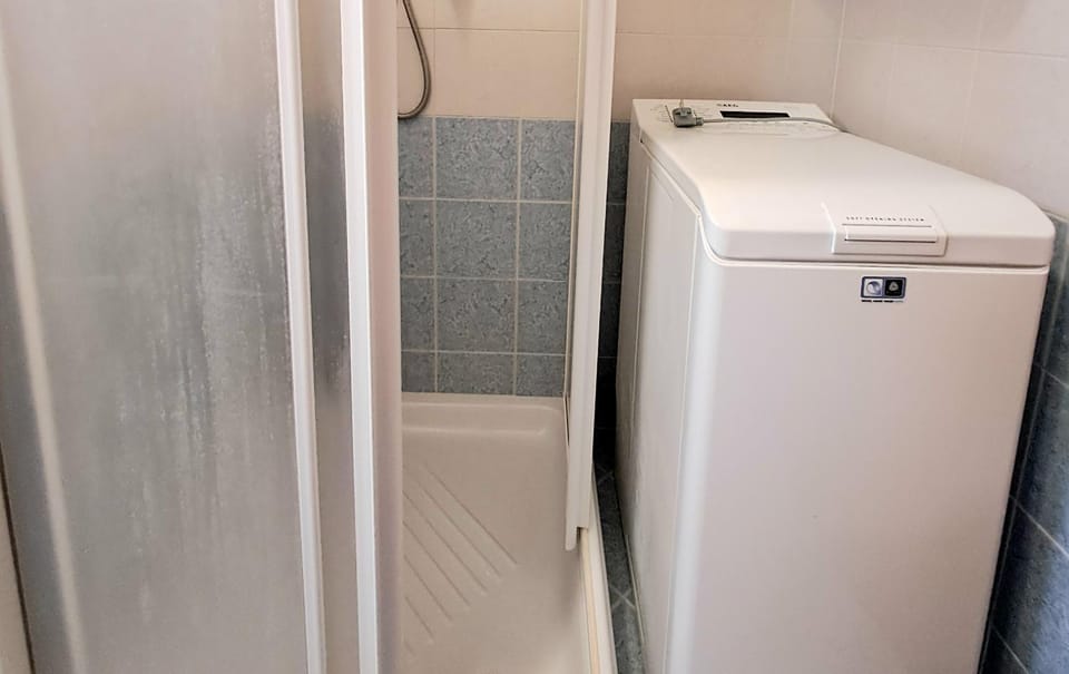 Shower, Bathroom, washing machine