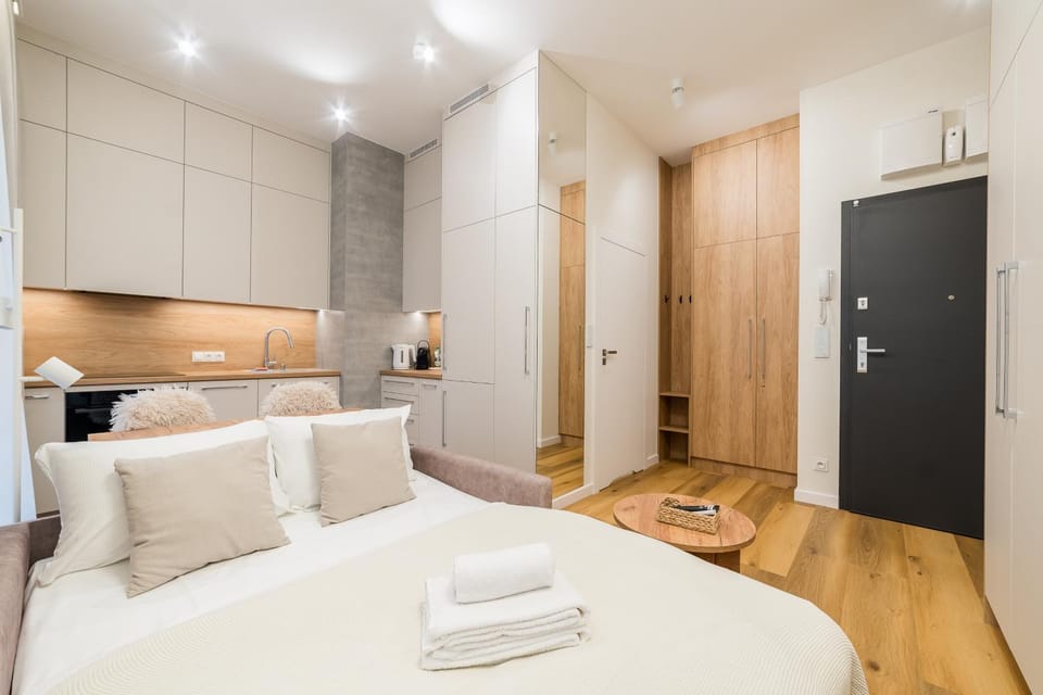 Bed, Kitchen or kitchenette, Living room, Photo of the whole room, Seating area, Bedroom, oven, towels, wardrobe