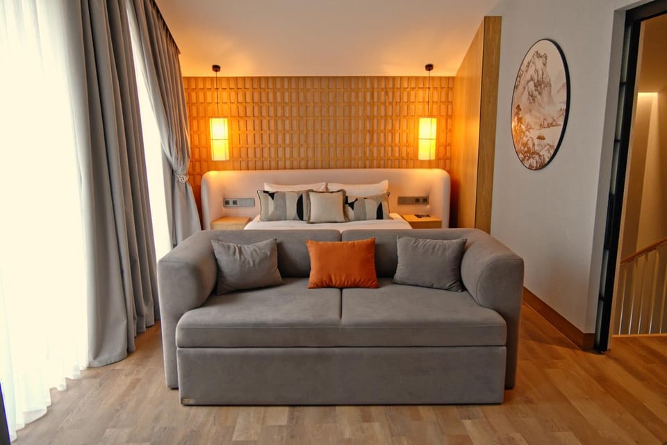 Seating area, Bedroom