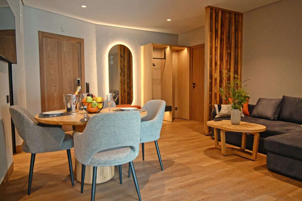 Living room, Seating area, Dining area