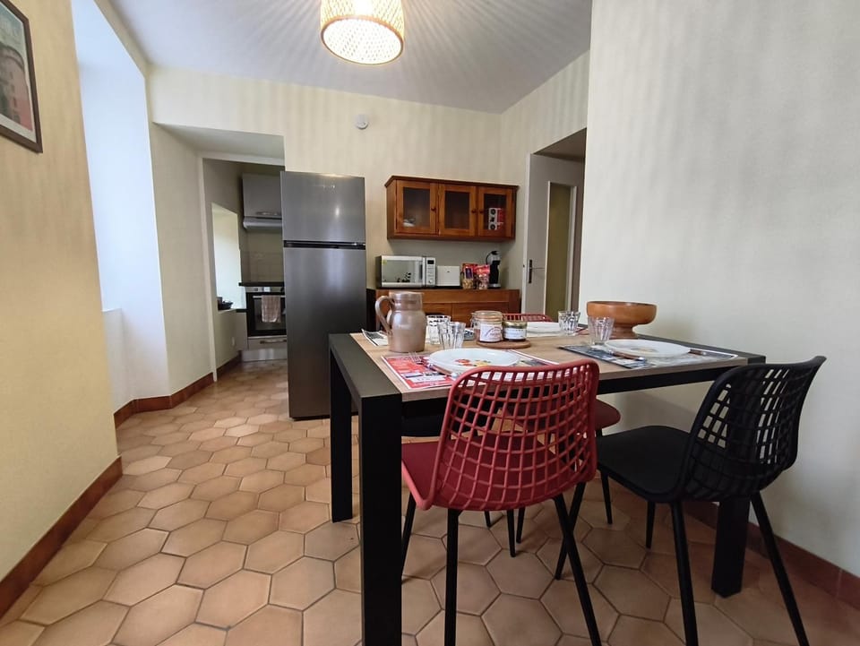 Property building, Kitchen or kitchenette, Living room