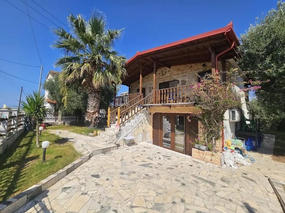 Property building, Day
