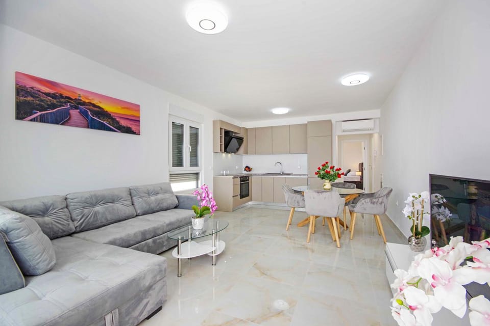 Kitchen or kitchenette, Living room, Dining area