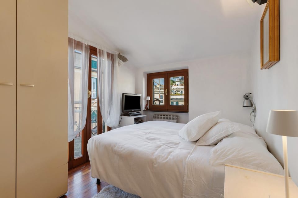 Property building, Living room, Bedroom