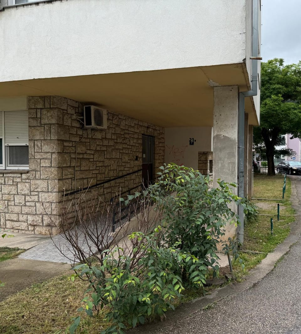 Facade/entrance