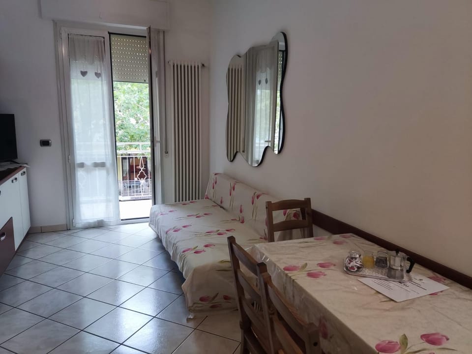 Dining area, Lunch